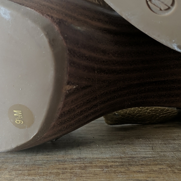 Juicy Couture Heels - Picture 5 of 5